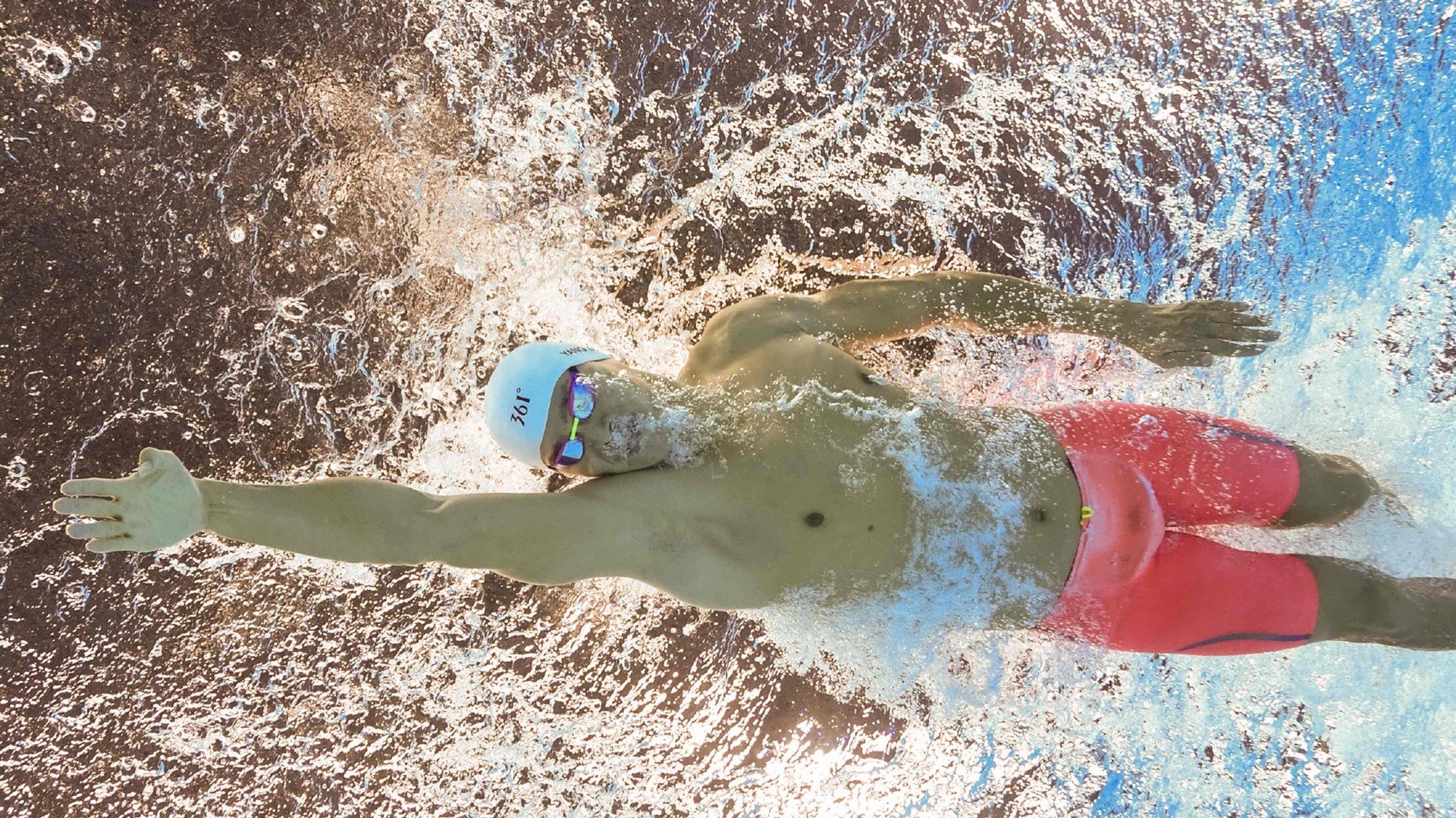 阿尔及利亚的足球哲学，当格纳布里爆发，拜仁的战术困境与非洲足球的智慧