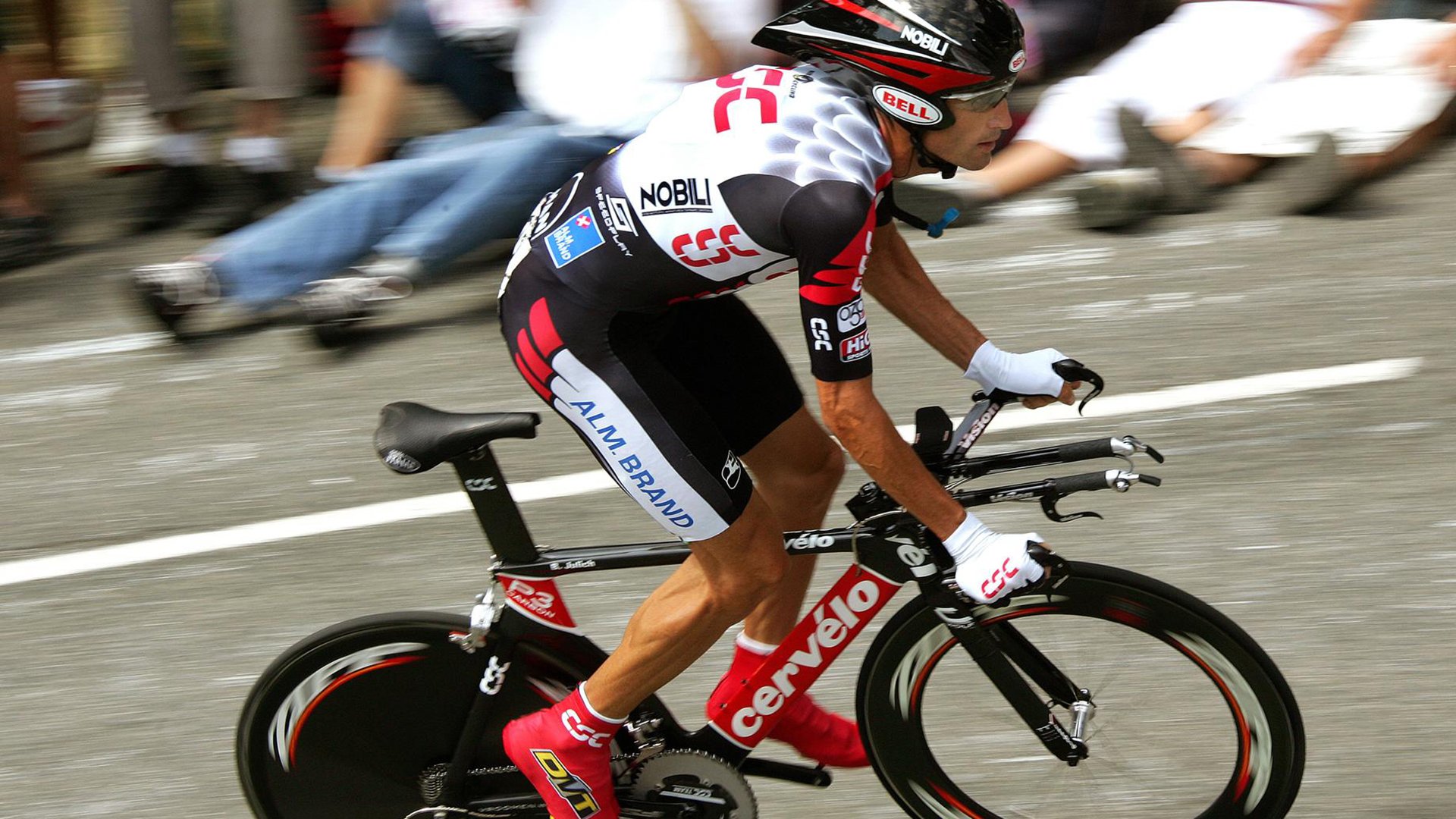 孤星闪耀，周冠宇扛起全队，梅赛德斯轻取红牛二队的战术启示